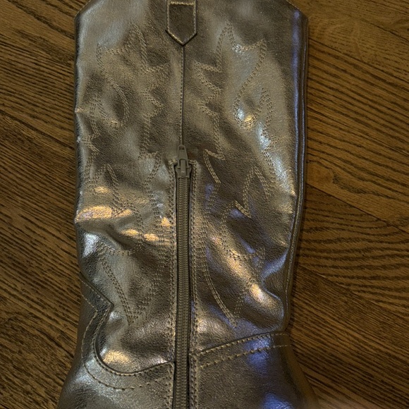 Steve Madden size 7 silver cowboy boots - Picture 8 of 9